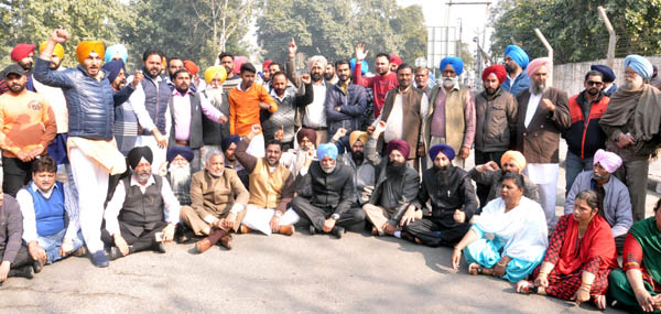 ਅਕਾਲੀ ਆਗੂਆਂ ਮੋਤੀ ਮਹਿਲ ਵੱਲ ਕੀਤਾ ਕੂਚ