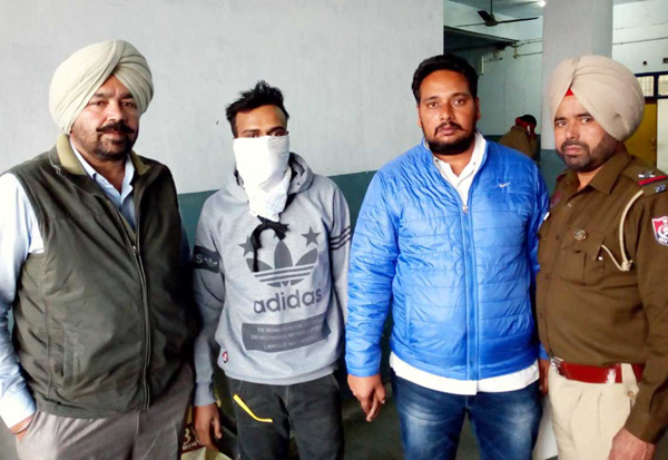 ਨਸ਼ਾ ਸਮੱਗਲਿੰਗ ਕਰਦੇ 2 ਜੀਜਿਆਂ ਦੇ ਫੜੇ ਜਾਣ ਤੋਂ ਬਾਅਦ ਸਾਲਾ ਦੁਬਈ ਤੋਂ ਆ ਕੇ ਕਰਨ ਲੱਗਾ ਸਪਲਾਈ