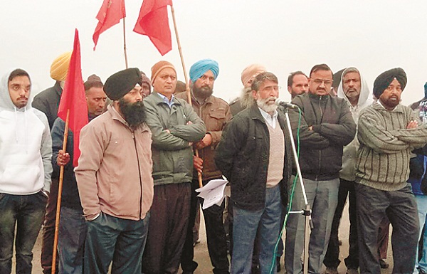 ਮਟੀਰੀਅਲ ਦੀ ਘਾਟ ਨੂੰ ਆਰ. ਸੀ. ਐੱਫ. ਮੈਨਜ਼ ਯੂਨੀਅਨ ਵੱਲੋਂ ਰੋਸ ਰੈਲੀ