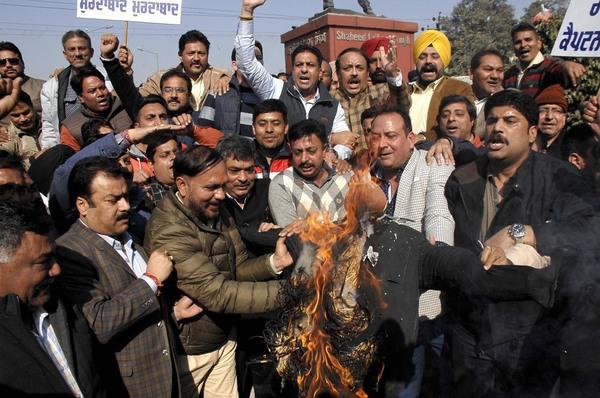 demonstrations against the captain government of the bjp