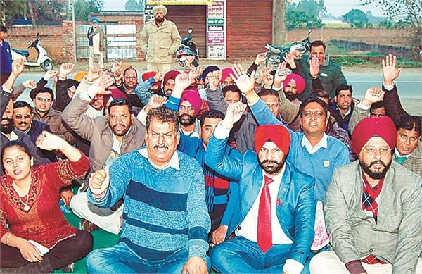 by teachers d  m  dharna front office