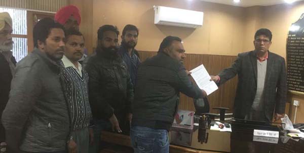 ਨਵੋਦਿਆ ਵਿਦਿਆਲਿਆ ਦੇ ਵਿਦਿਆਰਥੀਆਂ ਤੋਂ ਵਾਧੂ ਫੀਸਾਂ ਲੈਣ ਦਾ ਵਿਰੋਧ