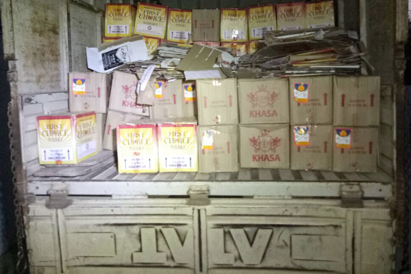 323 ਪੇਟੀਆਂ ਸ਼ਰਾਬ ਸਮੇਤ 2 ਸਮੱਗਲਰ ਕਾਬੂ