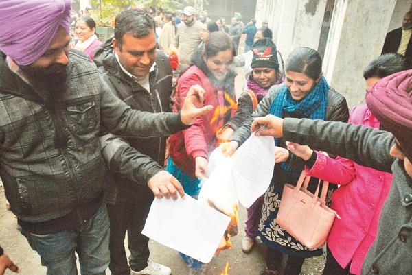 teachers protest against brij courses