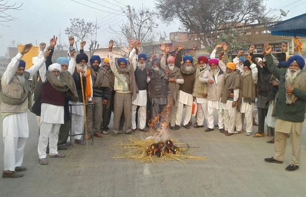 farmers burnt effigies of captain government