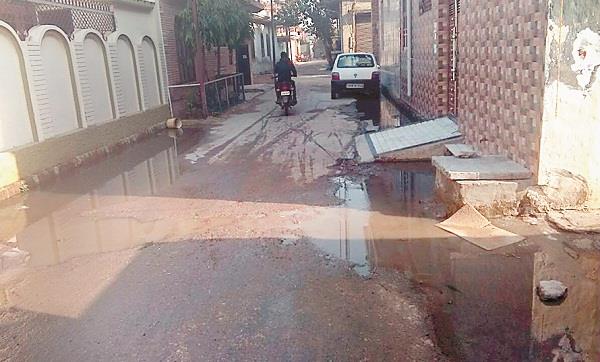 sewerage overflow in place of labh singh nagar