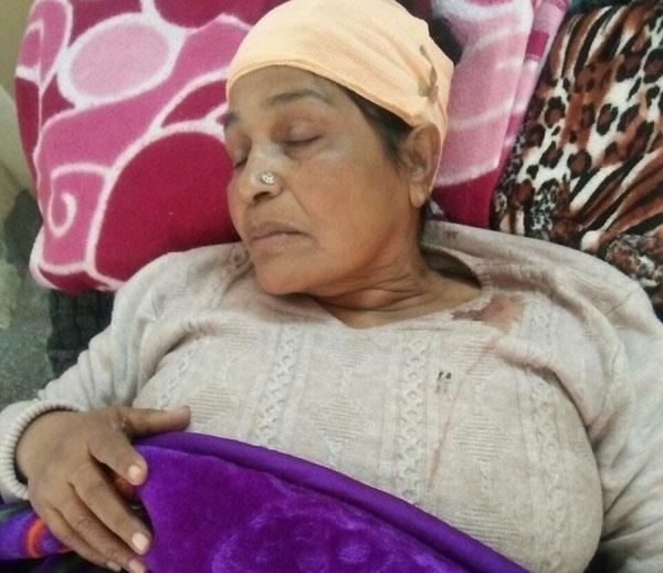 hospital  wounded woman suffering with pain for 3 hours
