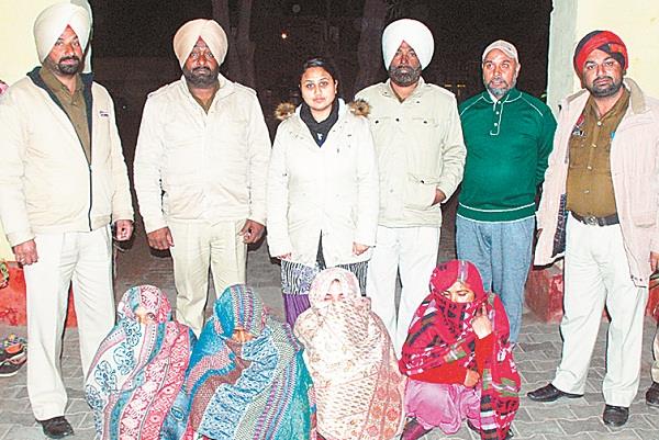 4 women arrested in cash and jewelery stolen