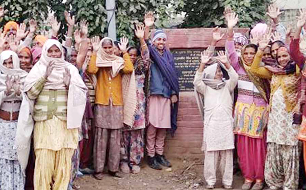 ਪਿੰਡ ਵਾਸੀਆਂ ਨੇ ਕੇਂਦਰੀ ਮੰਤਰੀ ਖਿਲਾਫ ਕੀਤੀ ਨਾਅਰੇਬਾਜ਼ੀ