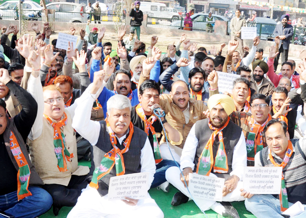 ਭਾਜਪਾਈ ਗਰਜ਼ੇ : ''ਕੈਪਟਨ ਦੱਸੇ ਸਹੁੰ ਕਿਥੇ ਗਈ''