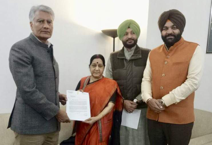 ਕਾਂਗਰਸੀ ਐੱਮ. ਪੀ. ਮਿਲੇ ਸੁਸ਼ਮਾ ਸਵਰਾਜ ਨੂੰ