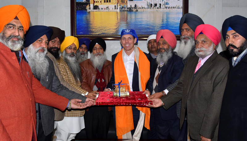 ਕੈਨੇਡਾ ਦੇ ਐੱਮ. ਪੀ. ਪੀ. ਪੈਟਰਿਕ ਬਰਾਊਨ ਸ੍ਰੀ ਹਰਿਮੰਦਰ ਸਾਹਿਬ ਨਤਮਸਤਕ