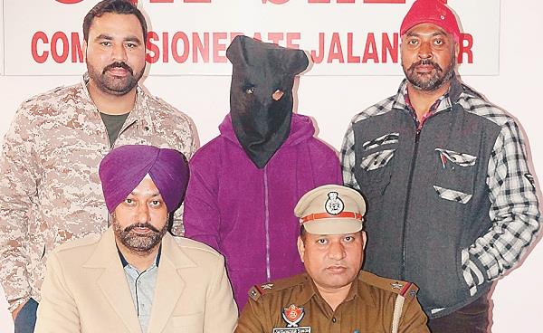 the police came to supply heroin to the police