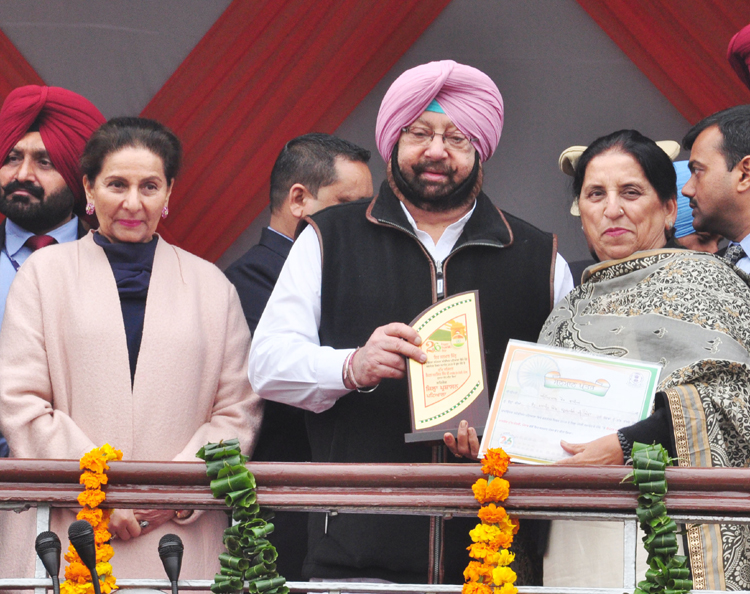 ਮੁੱਖ ਮੰਤਰੀ ਕੈਪਟਨ ਨੇ ਕੀਤਾ ਸਤਿੰਦਰਪਾਲ ਕੌਰ ਵਾਲੀਆ ਨੂੰ ਸਨਮਾਨਿਤ
