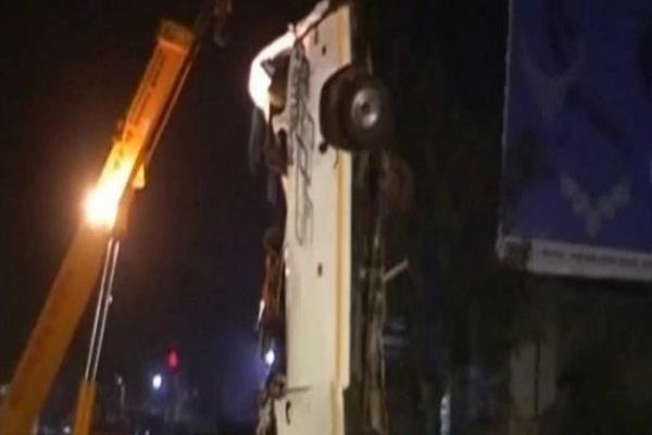 maharashtra  13 passengers killed in bus accident  13 deaths