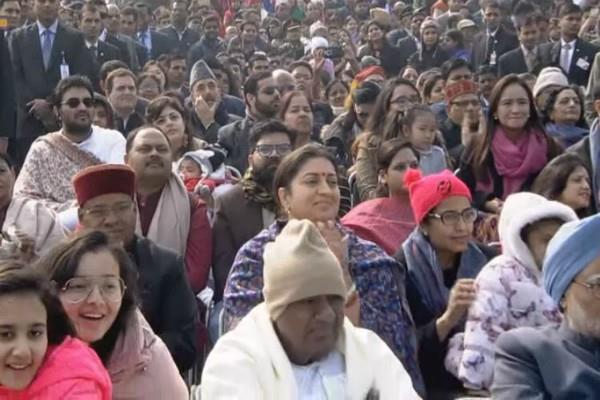 place to rahul gandhi in sixth line on republic day parade