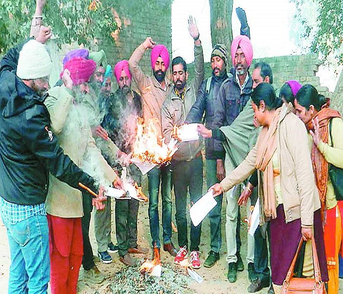 ਅਧਿਆਪਕਾਂ ਸਾੜੀਆਂ ਬ੍ਰਿਜ ਕੋਰਸ ਦੇ ਨੋਟੀਫਿਕੇਸ਼ਨ ਦੀਆਂ ਕਾਪੀਆਂ