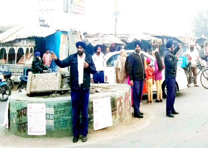 ਝਬਾਲ ਚੌਕ ''ਚ ਦਿਸੇ ਟ੍ਰੈਫ਼ਿਕ ਪੁਲਸ ਦੇ ਮੁਲਾਜ਼ਮ