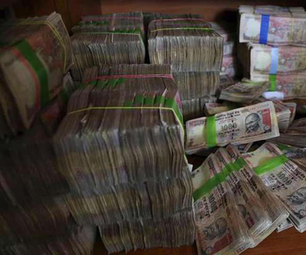 90 crore rupees notes recovered from kanpur