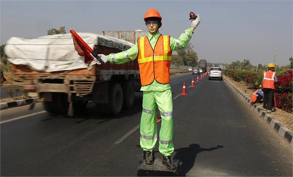 robots to show road on national highways