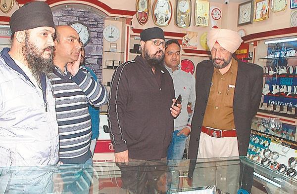 robbery in clock shop