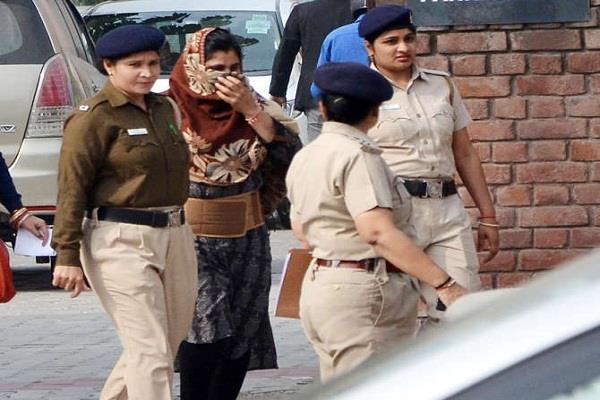 ਪੇਪਰ ਲੀਕ ਮਾਮਲਾ : ਜੱਜ ਨੂੰ ਹਨੀਟ੍ਰੈਪ ''ਚ ਫਸਾ ਕੇ ਦੋਸ਼ੀ ਸੁਨੀਤਾ ਨੇ ਲੀਕ ਕਰਵਾਇਆ ਸੀ ਪੇਪਰ