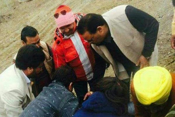 minister pant introduced the example of humor