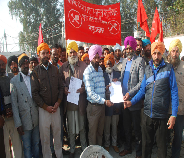 ਮਜ਼ਦੂਰ ਯੂਨੀਅਨ ਨੇ ਮੰਗਾਂ ਸਬੰਧੀ ਕੈਬਨਿਟ ਮੰਤਰੀ ਦੇ ਪੀ. ਏ. ਨੂੰ ਦਿੱਤਾ ਮੰਗ ਪੱਤਰ