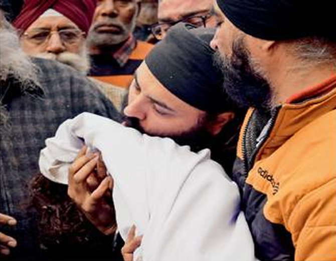 ਇਕੱਠੇ ਬਲੀਆਂ 5 ਚਿਖਾਵਾਂ, ਮੰਜ਼ਰ ਦੇਖ ਨਮ ਹੋਈ ਹਰ ਕਿਸੇ ਦੀ ਅੱਖ (ਤਸਵੀਰਾਂ)