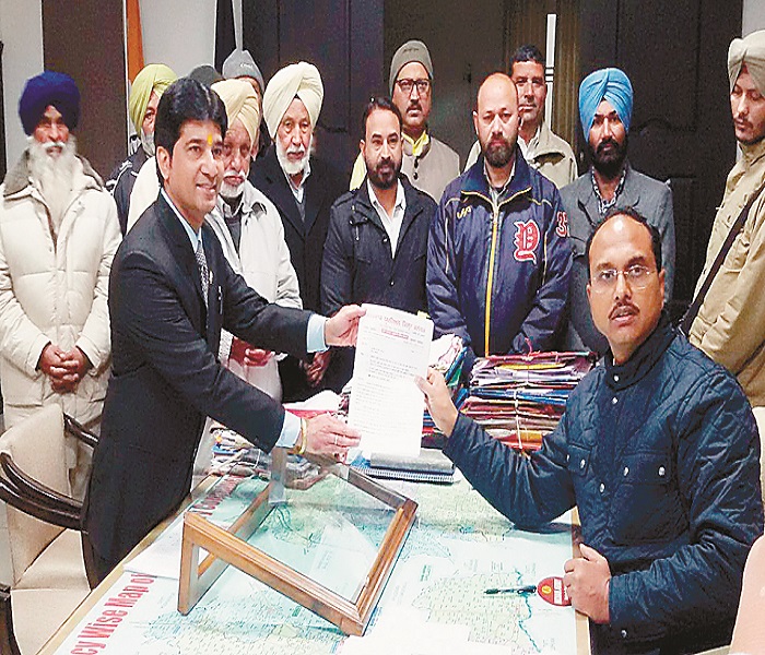 ਨੰਬਰਦਾਰ ਯੂਨੀਅਨ ਨੇ ਡੀ. ਸੀ. ਨੂੰ ਦਿੱਤਾ ਮੰਗ-ਪੱਤਰ