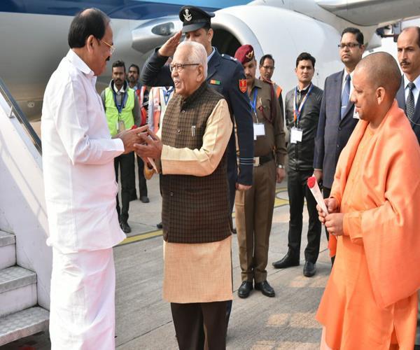 venkaiah naidu arrives in lucknow