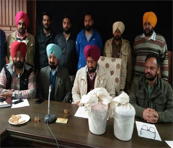 6 kg opium 2 arrested