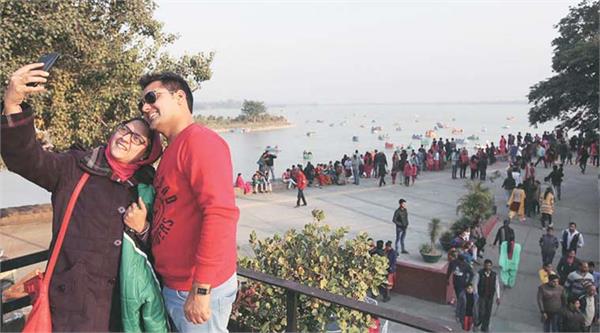 ਸਰਦ ਹਵਾਵਾਂ ਕਾਰਨ ਹਟੀ ਧੁੰਦ, ਲੋਕਾਂ ਨੇ ਖਿੜ੍ਹੀ ਧੁੱਪ ਦਾ ਆਨੰਦ ਮਾਣਿਆ