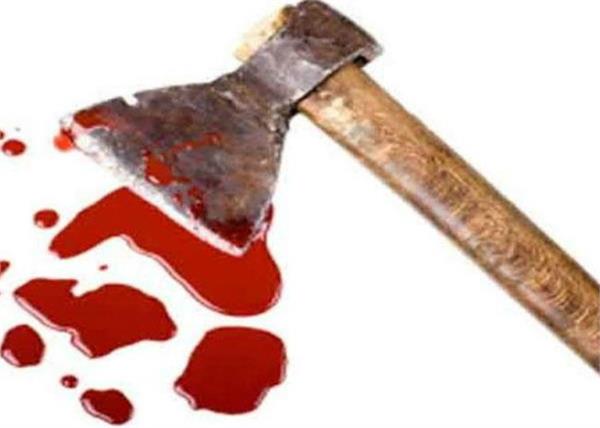 father attacks on the son with a ax