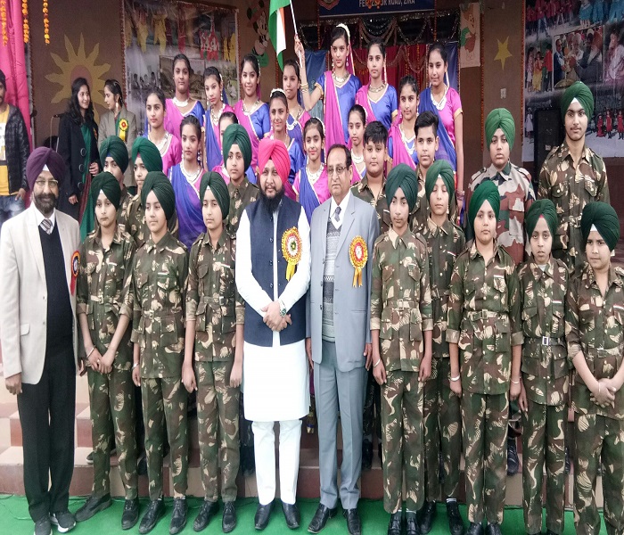 ਦੂਨ ਵੈਲੀ ਸਕੂਲ ਦੇ ਸਲਾਨਾ ਸਮਾਗਮ ''ਚ ਬੱਚਿਆਂ ਨੇ ਬਿਖੇਰੇ ਕਲਾ ਦੇ ਰੰਗ