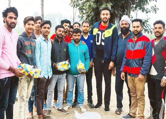 ਕਾਂਗਰਸੀ ਆਗੂ ਦਲਜੀਤ ਢਿੱਲੋਂ ਨੇ ਨੌਜਵਾਨਾਂ ਨੂੰ ਵੰਡੀਆਂ ਖੇਡ ਕਿੱਟਾਂ