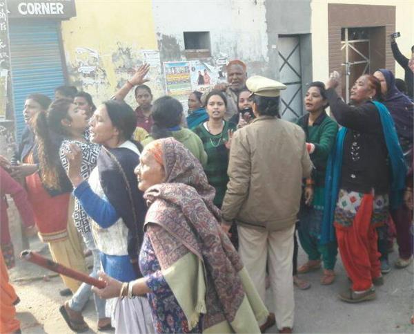 vijay sampla s village clash in 2 groups