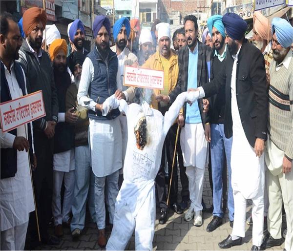 the effigy of jagdish tytler