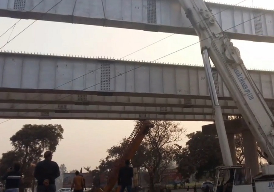 ਰੇਲਵੇ ਨੇ 7 ਘੰਟੇ ''ਚ ਕੀਤਾ ਨਵਾਂ ਪੁਲ ਤਿਆਰ, ਦੌੜਾਈ ਟਰੇਨ