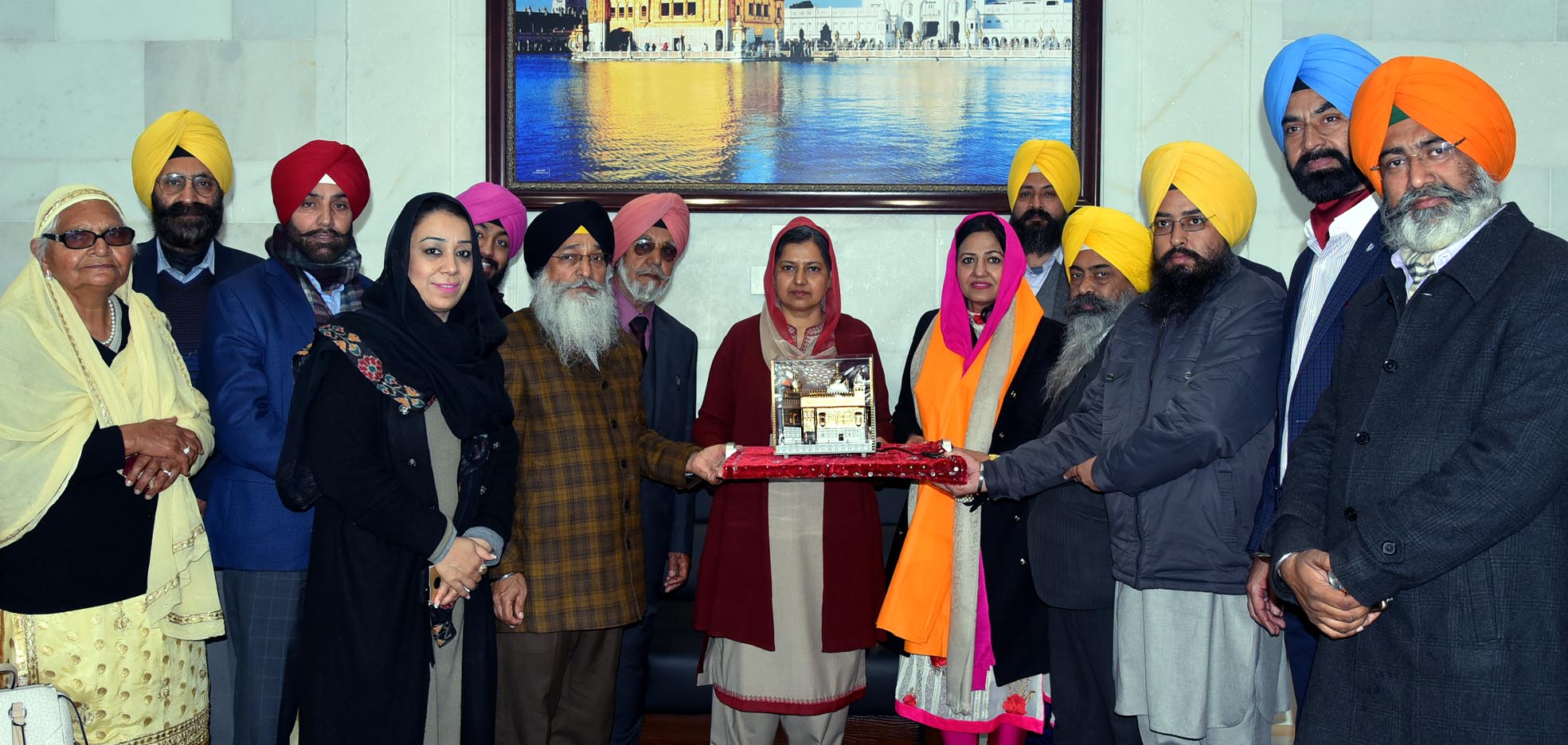 ਕੈਨੇਡਾ ਦੀ ਮੈਂਬਰ ਪਾਰਲੀਮੈਂਟ ਸੱਚਖੰਡ ਸ੍ਰੀ ਹਰਿਮੰਦਰ ਸਾਹਿਬ ਵਿਖੇ ਹੋਈ ਨਤਮਸਤਕ