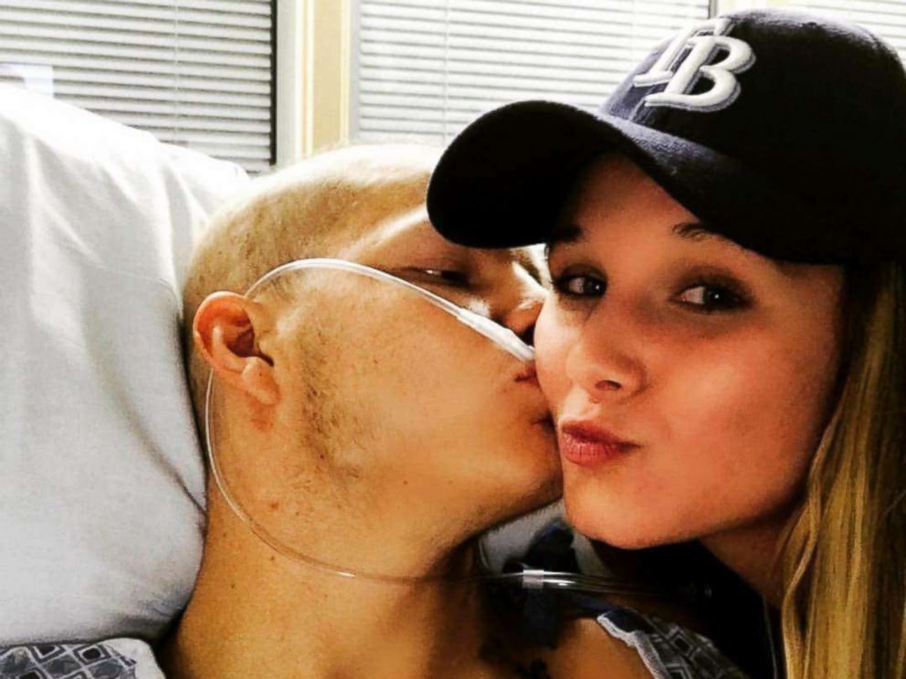 ਪੂਰੀ ਦੁਨੀਆ ''ਚ ਚਰਚਾ ਦਾ ਵਿਸ਼ਾ ਬਣੀ ਇਸ 19 ਸਾਲਾਂ ਨੌਜਵਾਨ ਦੀ ਲਵ-ਸਟੋਰੀ