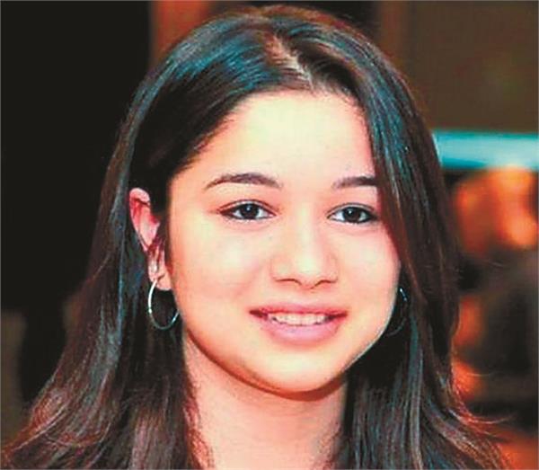 sara tendulkar  fake twitter account one man arrested