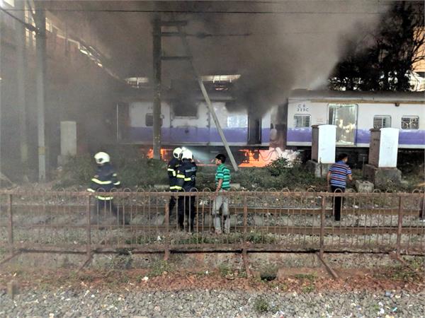 train fire at dadar station