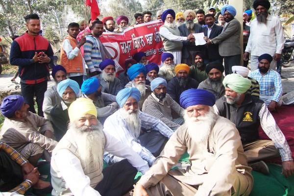 democracy kisan sabha  punjab organized dharna