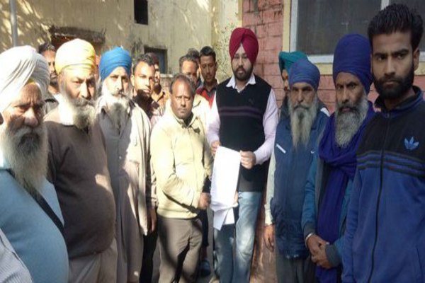 ਭਾਜਪਾ ਕੌਂਸਲਰ ਸਮੇਤ ਵੱਖ-ਵੱਖ ਇਲਾਕਾ ਵਾਸੀਆਂ ਕੀਤੀ ਨਾਅਰੇਬਾਜ਼ੀ