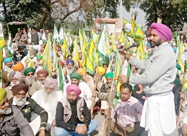 ਮੰਗਾਂ ਨੂੰ ਲੈ ਕੇ ਕਿਸਾਨਾਂ ਵੱਖ-ਵੱਖ ਥਾਈਂ ਲਾਇਆ ਜਾਮ