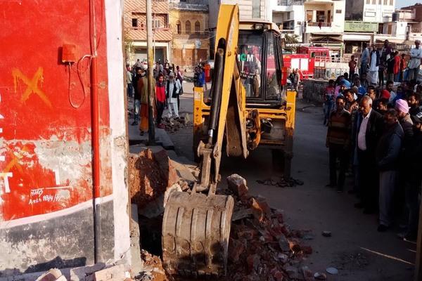 bulldozer run on illegal encroachments in old grain market