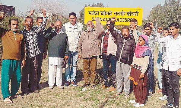 people shout slogans against the railway