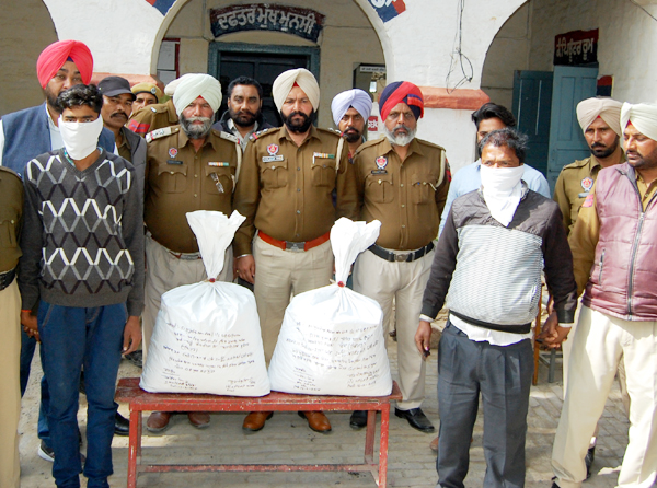 ਪੁਲਸ ਹੱਥ ਲੱਗੀ ਸਫਲਤਾ ਗਾਂਜੇ ਸਮੇਤ 2 ਸਮੱਗਲਰ ਗ੍ਰਿਫ਼ਤਾਰ