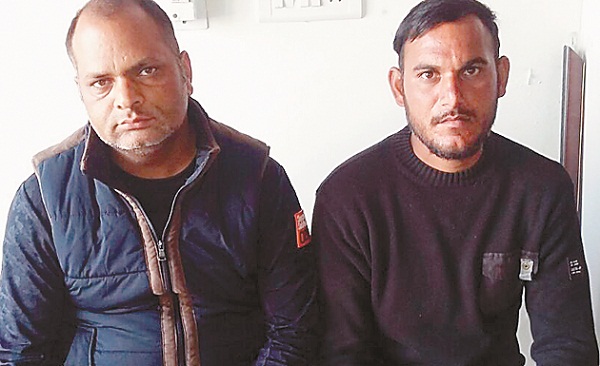 ਭਗੌੜੇ ਨੌਜਵਾਨ ਨੂੰ ਕਾਬੂ ਕਰਨ ਉਪਰੰਤ ਨਾਟਕੀ ਢੰਗ ਨਾਲ ਛੱਡਣ ''ਤੇ ਇਲਾਕੇ ''ਚ ਚਰਚਾ